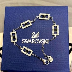 NWOT SWAROVSKI BRACELET 🔥🔥🤩🤩🔥
